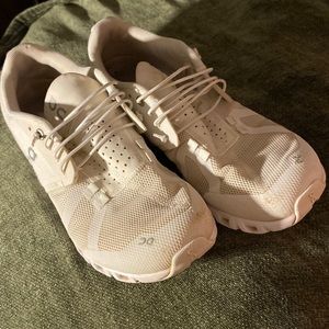 On Running Cloud 5 All White womans 8.5 *WEAR AND TEAR*